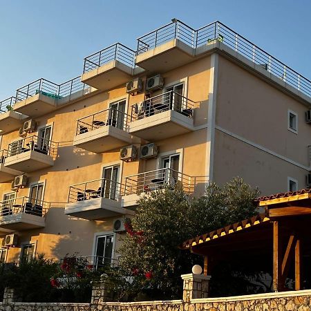 Guest House Four Seasons Dhërmi Extérieur photo