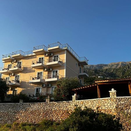 Guest House Four Seasons Dhërmi Extérieur photo