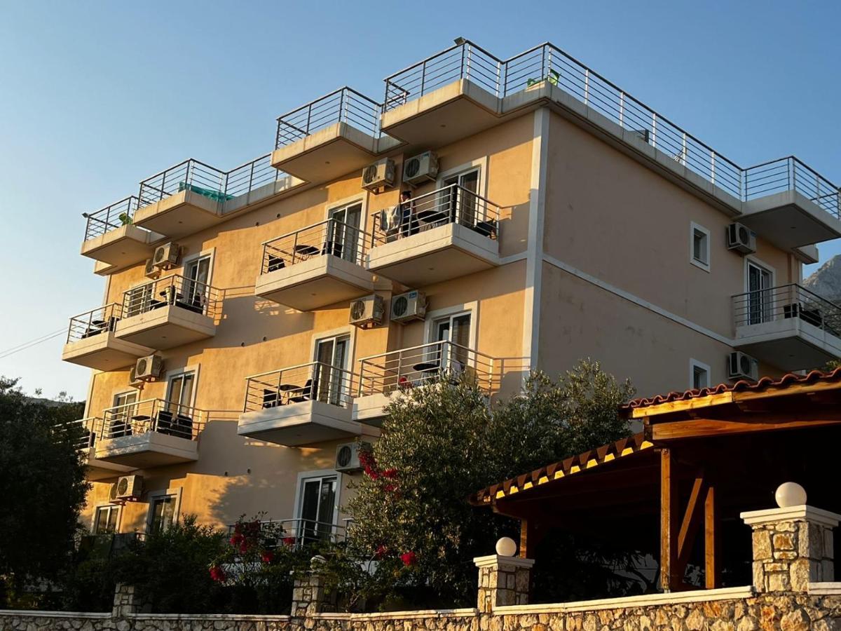 Guest House Four Seasons Dhërmi Extérieur photo