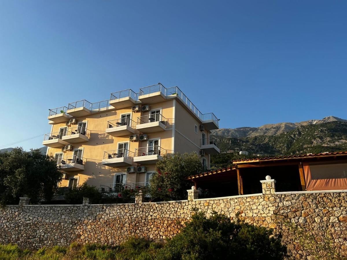 Guest House Four Seasons Dhërmi Extérieur photo