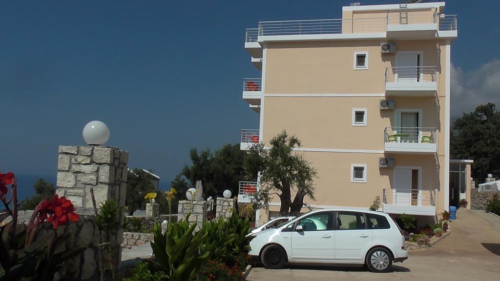 Guest House Four Seasons Dhërmi Extérieur photo