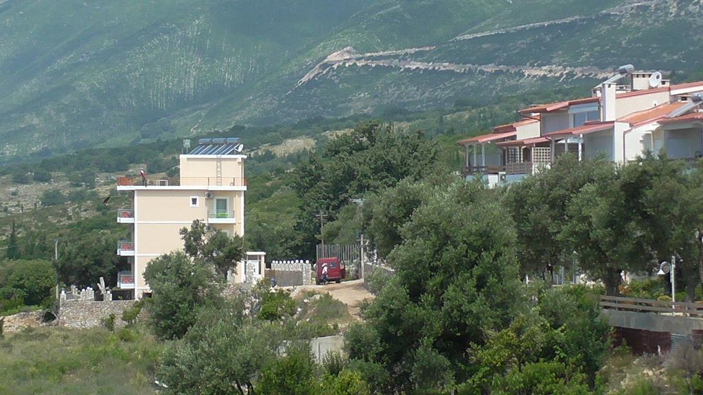 Guest House Four Seasons Dhërmi Extérieur photo