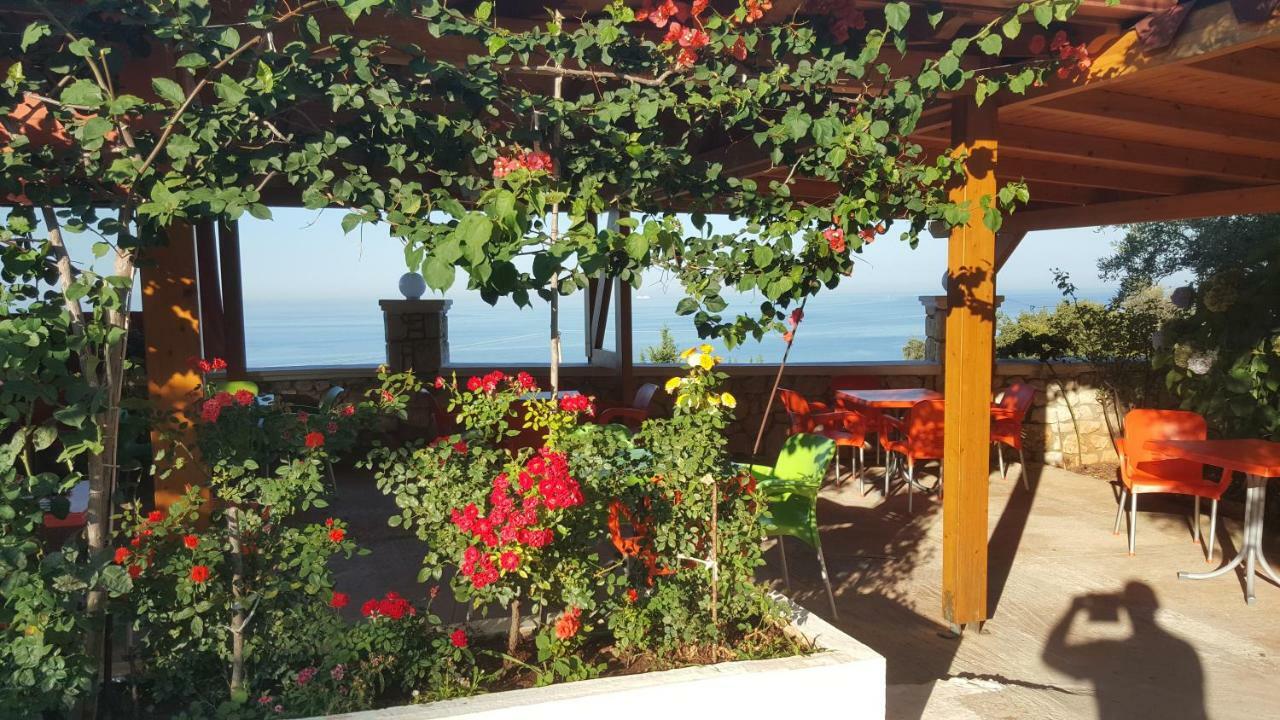 Guest House Four Seasons Dhërmi Extérieur photo