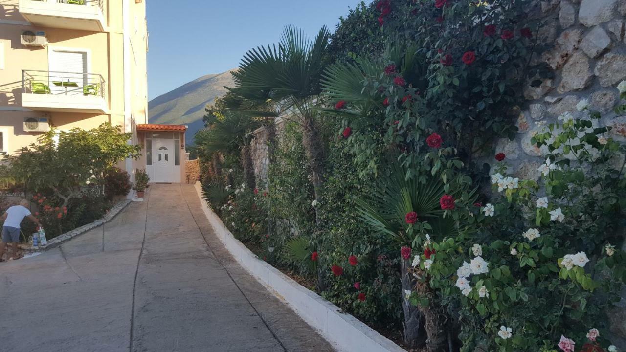 Guest House Four Seasons Dhërmi Extérieur photo